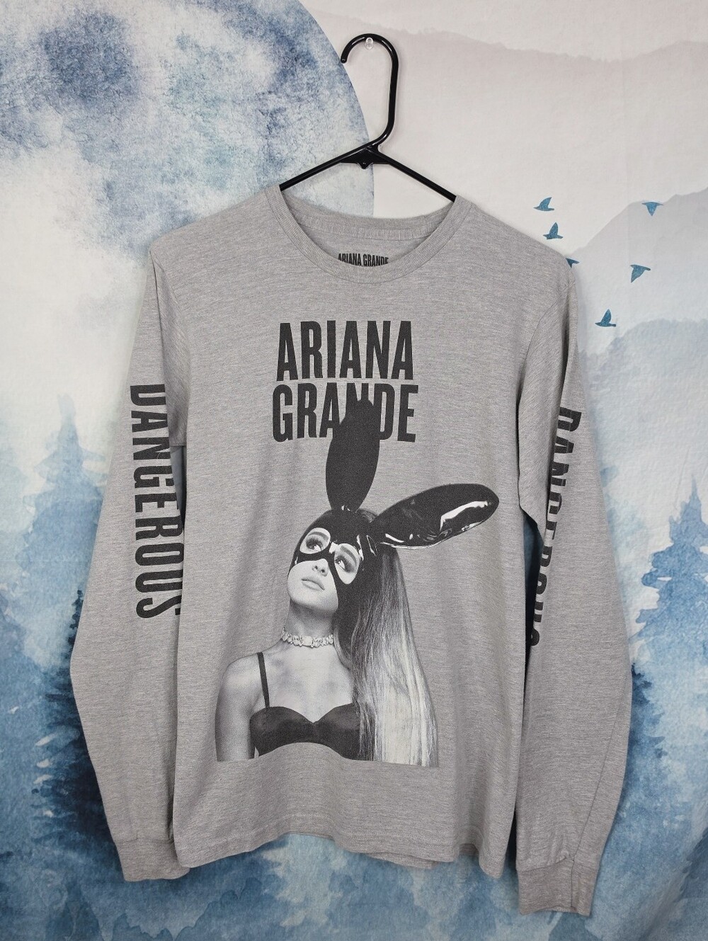 Ariana Grande DWT Dangerous Woman Tour Long Sleeve Graphic Tee Small Gray
